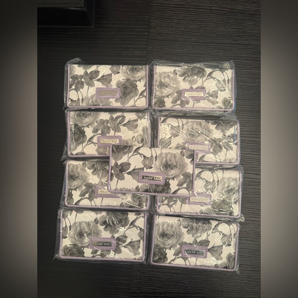NEW Mary Kay 2017 Going Places Collection Bundle of (9) Floral Checkbook Covers - Picture 2 of 5